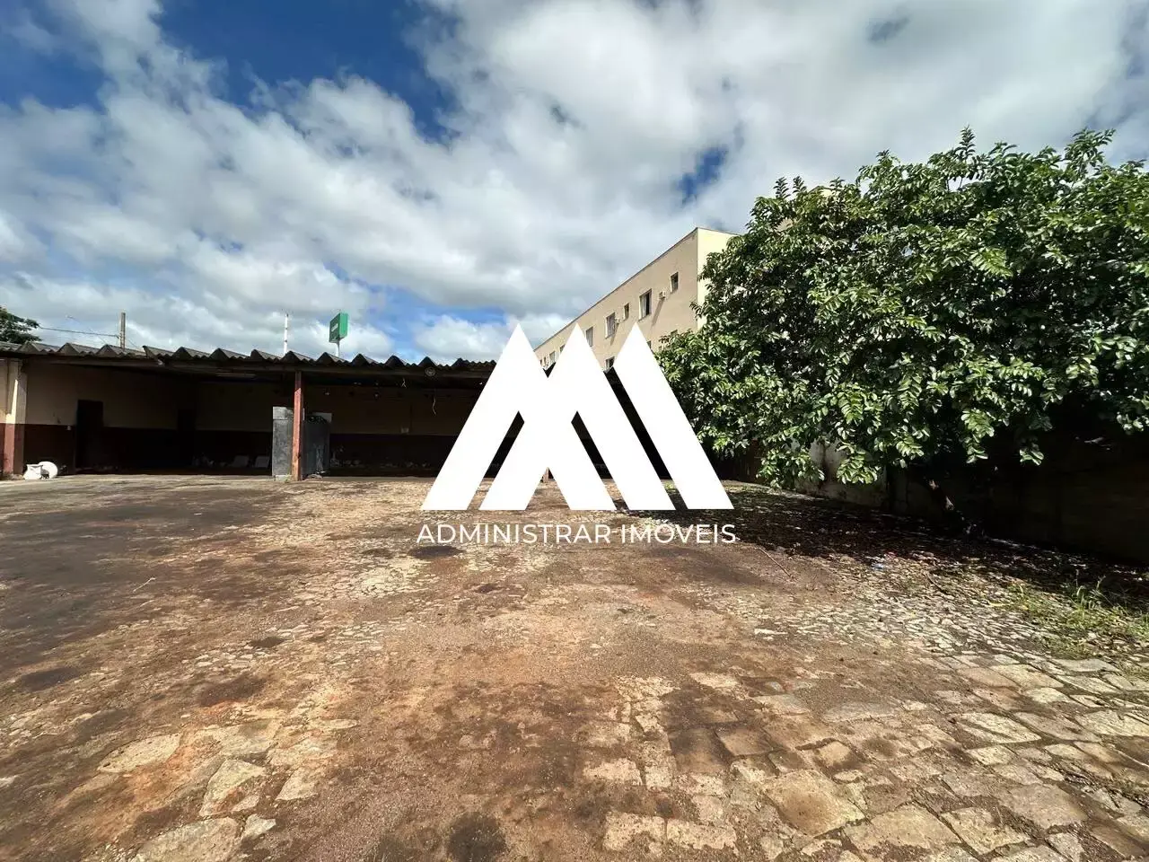 Galpão 800 m² para alugar no Centro