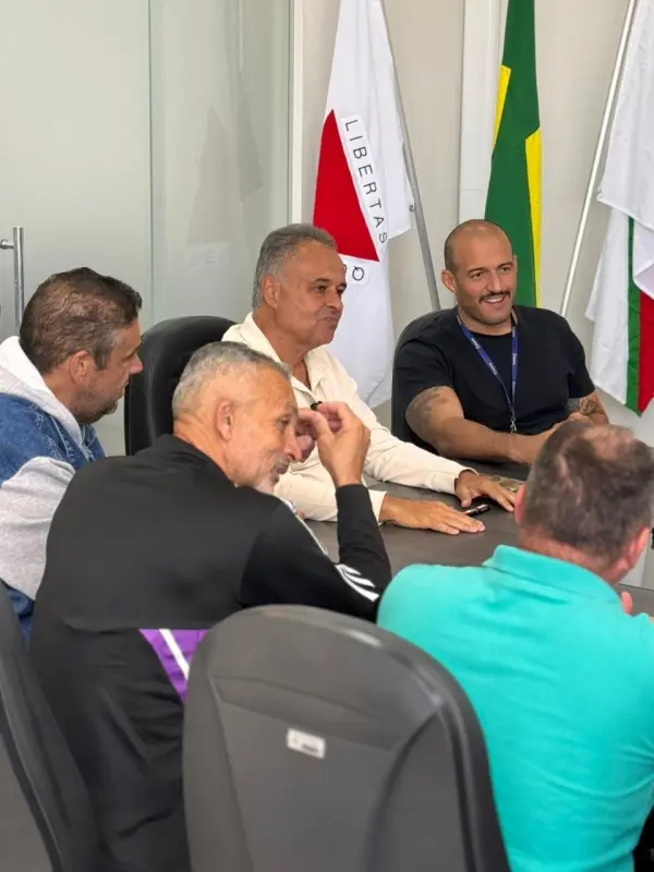 A Prefeitura de Itaúna assinou, na última terça-feira, a ordem de serviço para o início das obras de reforma do Estádio