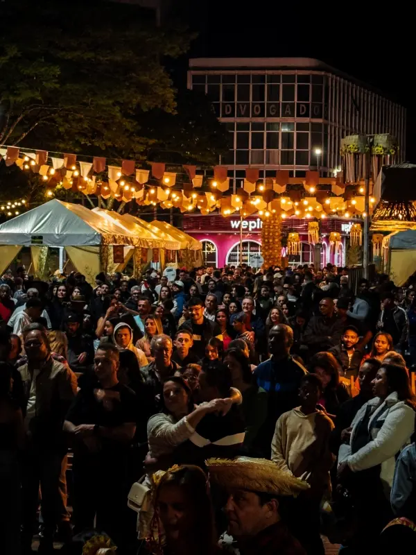 Arraial de Itaúna reuniu grande público na Praça Dr. Augusto Gonçalves e celebrou cultura, música e solidariedade
