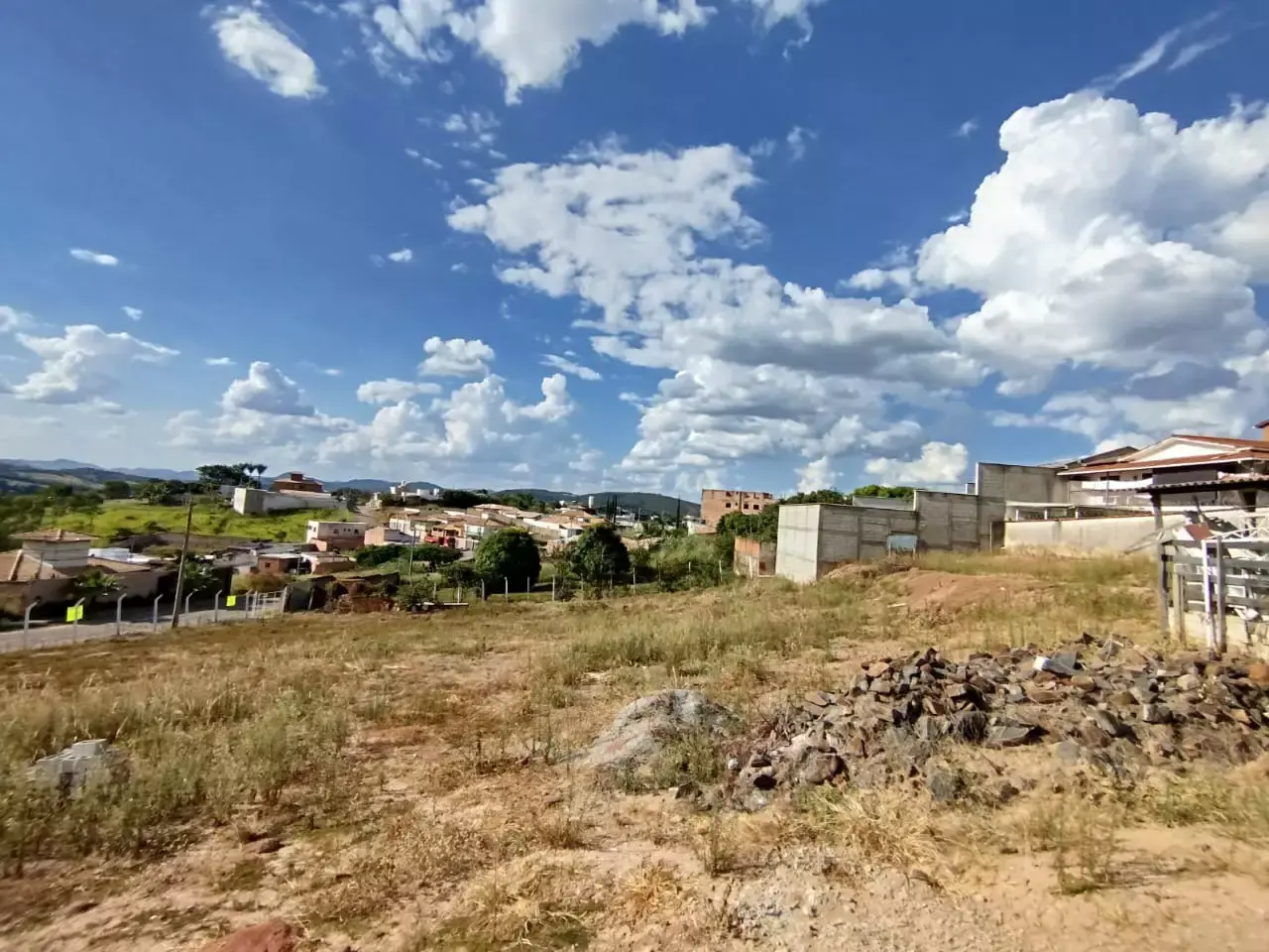 Lotes à venda, Vale das Aroeiras