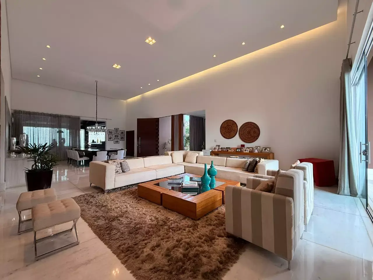 CASA à venda, 3 quartos, 1 suíte, 8 vagas, COND. GRANJA GLORIA