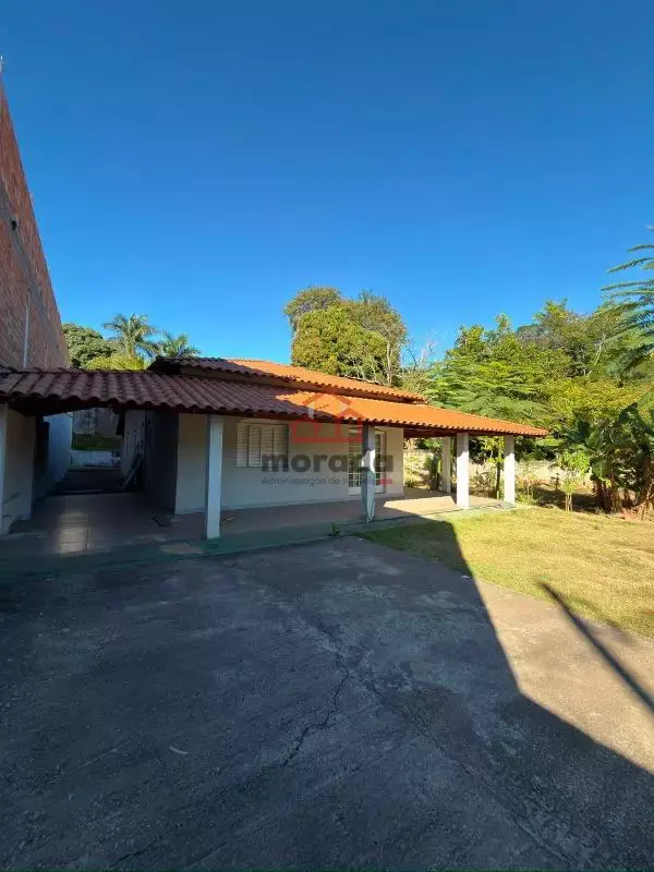 Casa Residencial para Aluguel em Itaúna/MG (3 quartos, 1 suíte) | 240 m²