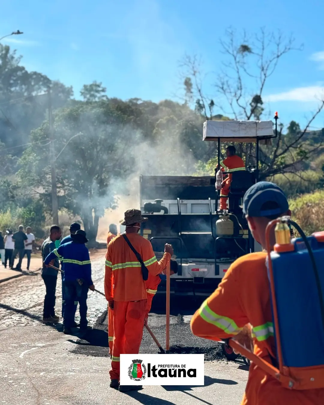 Obra de pavimentação asfáltica na Avenida Lenhita