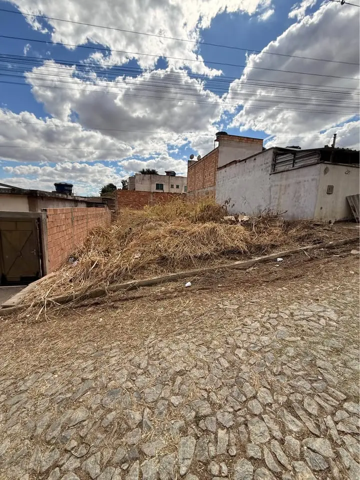 Terreno 200m² no Vale das Aroeiras