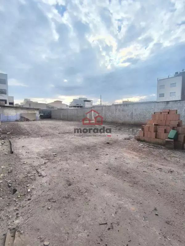 Lote de 560 m² à venda na Nova Vila Mozart