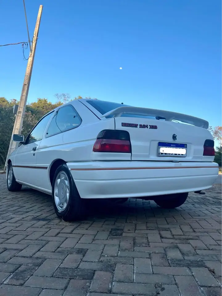 Ford Escort XR3 2.0i 1994 - carro clássico revisado