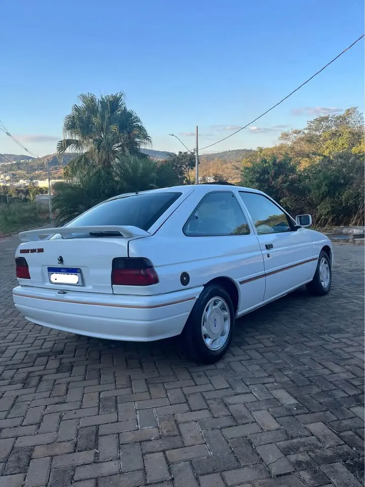 Ford Escort XR3 2.0i 1994 - carro clássico revisado