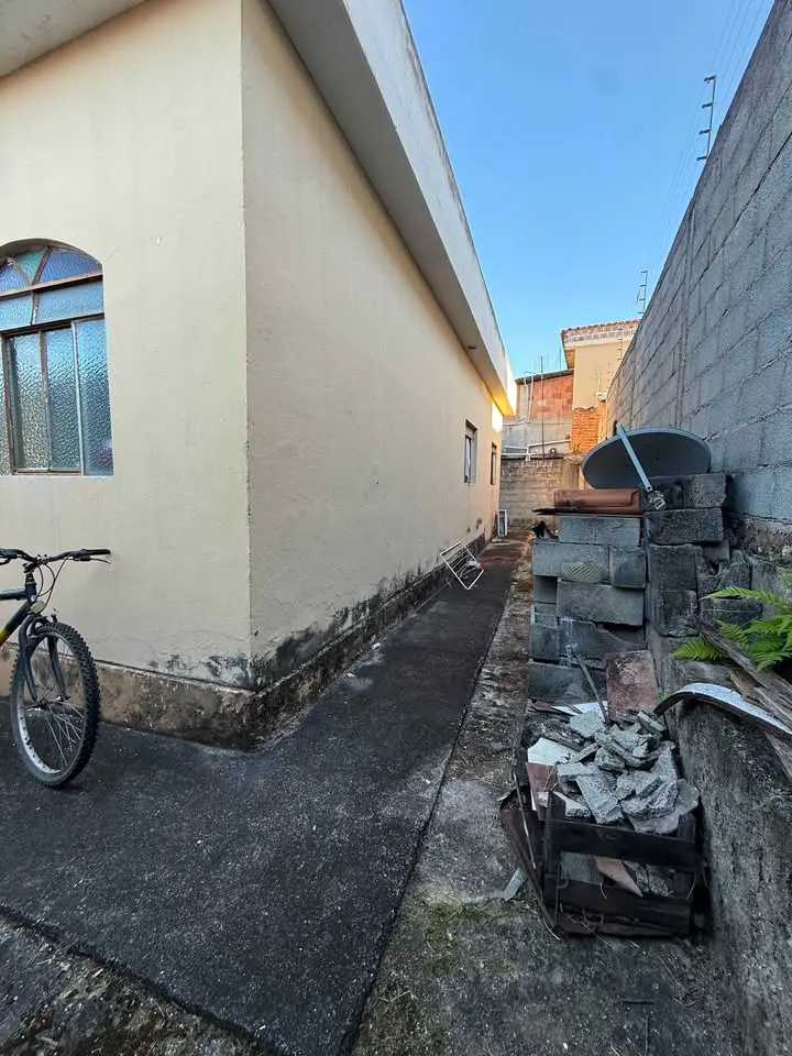 Casa 3 quartos à venda com garagem, 180 m² de terreno