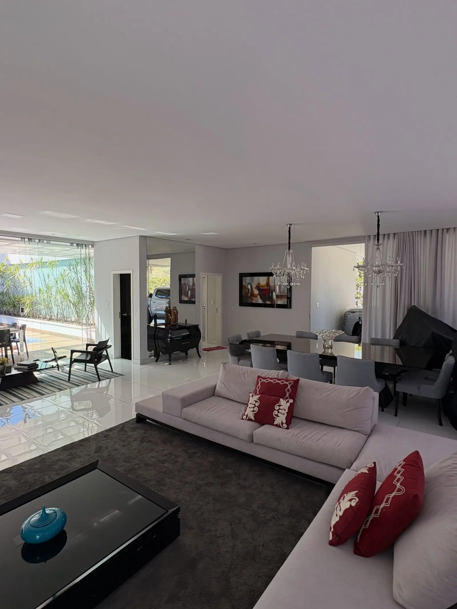 Casa 295 m² em condomínio fechado - 4 quartos