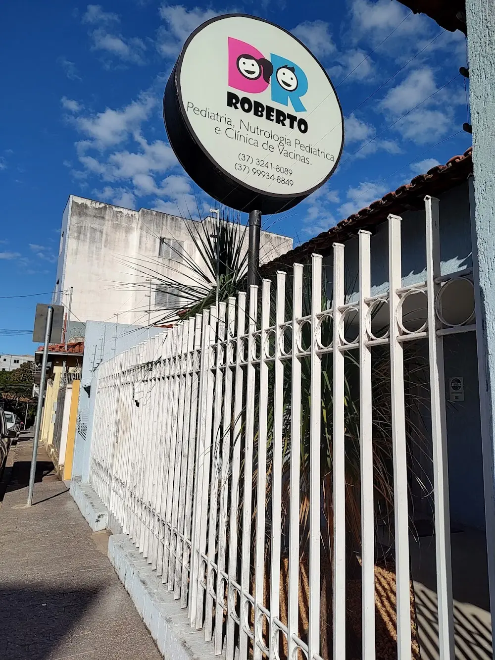 Clínica Dr. Roberto Gomes Chaves: Pediatria, Nutrologia, Nutrição, Psicologia e Vacinas
