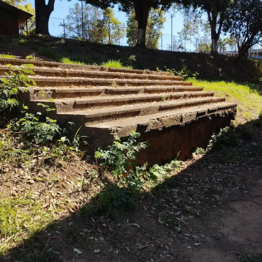 Quadra da Escola Gilka Drumond interditada em Lourdes