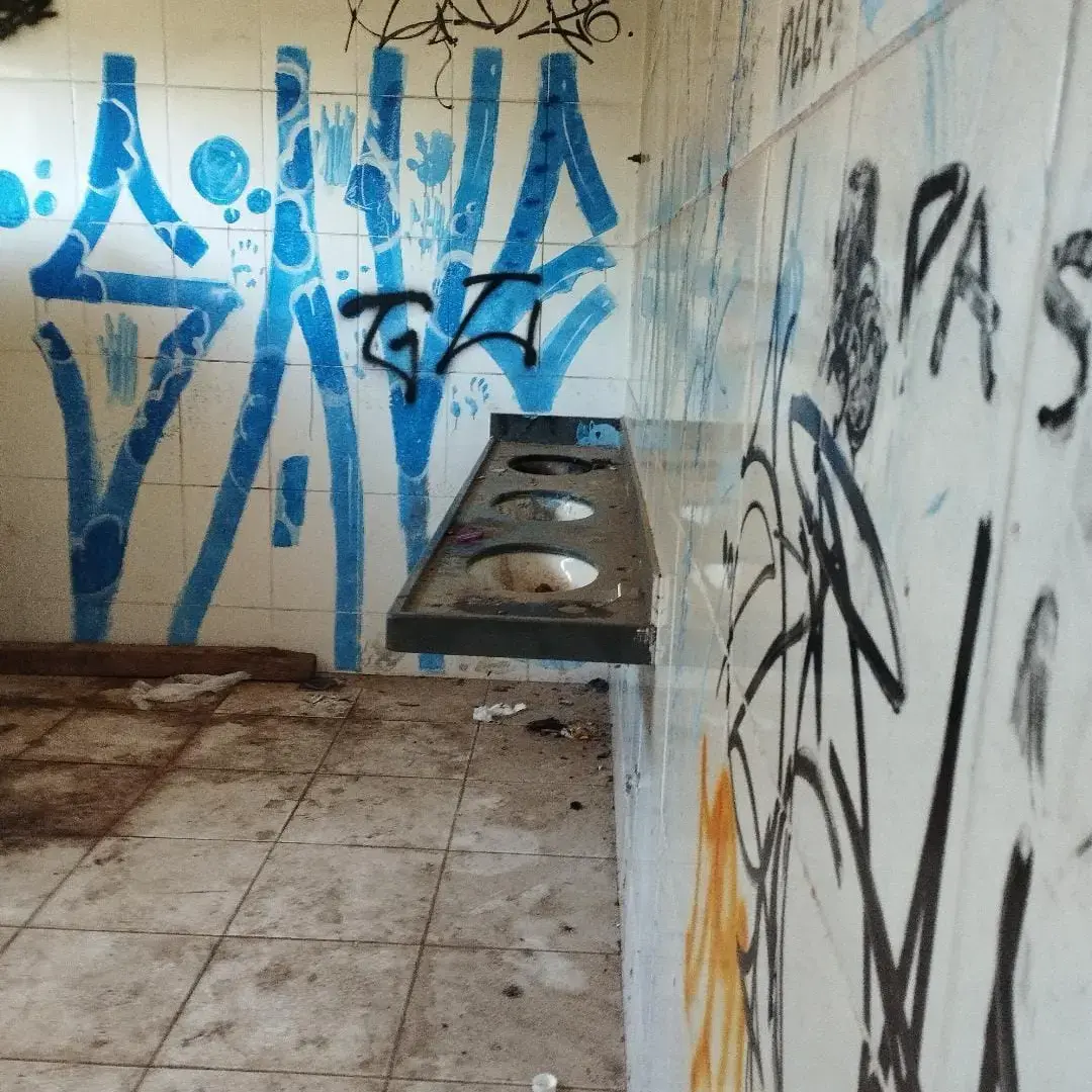 Quadra da Escola Gilka Drumond interditada em Lourdes