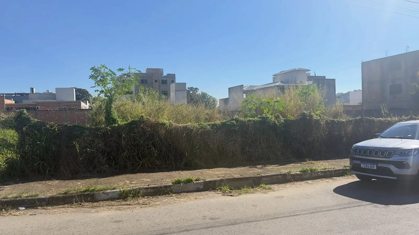 Lote plano de 344 m² à venda no bairro Lourdes