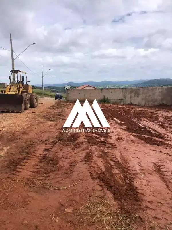 Lote de 240 m² à venda no Parque Jardim, R$ 115 mil