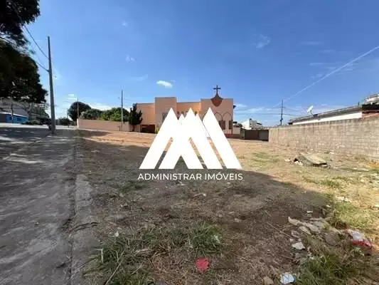 Lote de esquina de 400 m² à venda no Parque Jardim