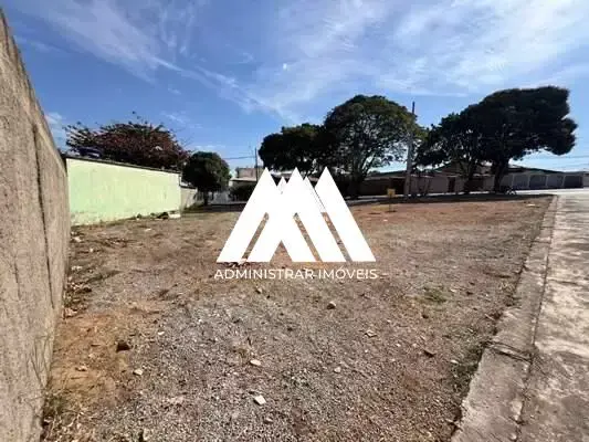 Lote de esquina de 400 m² à venda no Parque Jardim