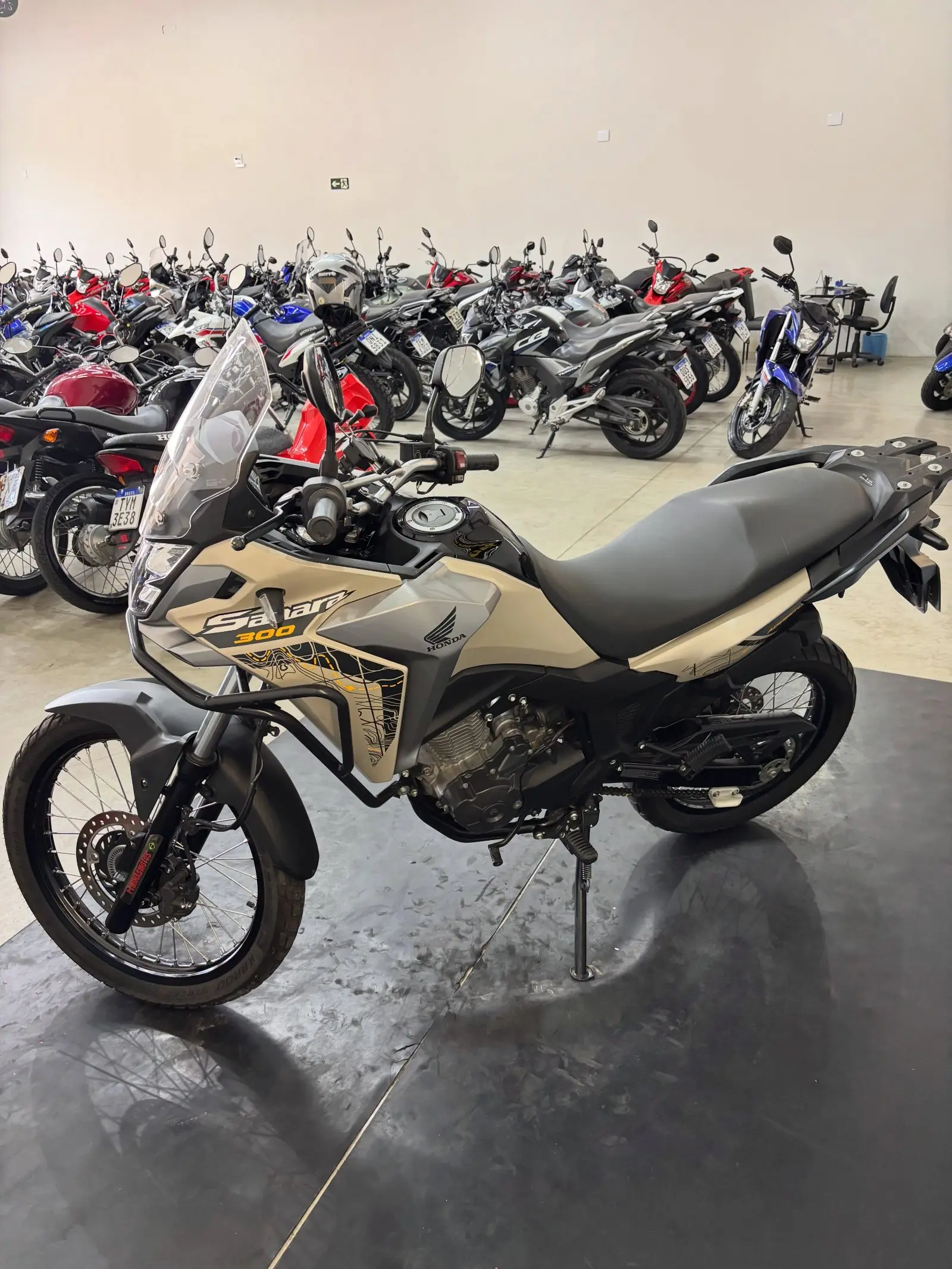 Honda Sahara ADV 300 2025 – 3.700 km