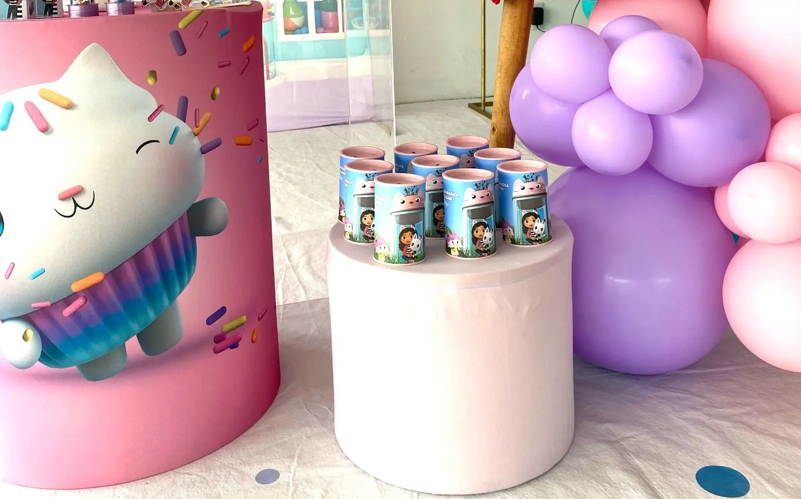 Montagem de festa de aniversário infantil
