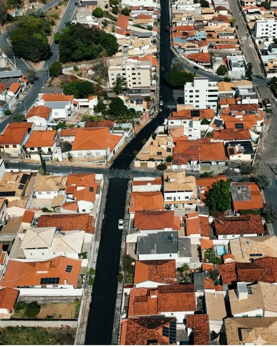 Obras de pavimentação em diversos bairros de Itaúna