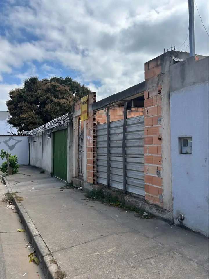 Terreno de 98 m² com fundação no Petrolândia