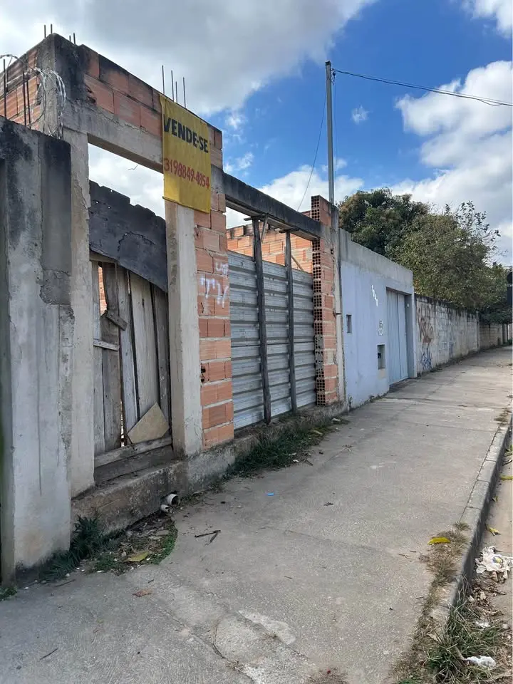 Terreno de 98 m² com fundação no Petrolândia