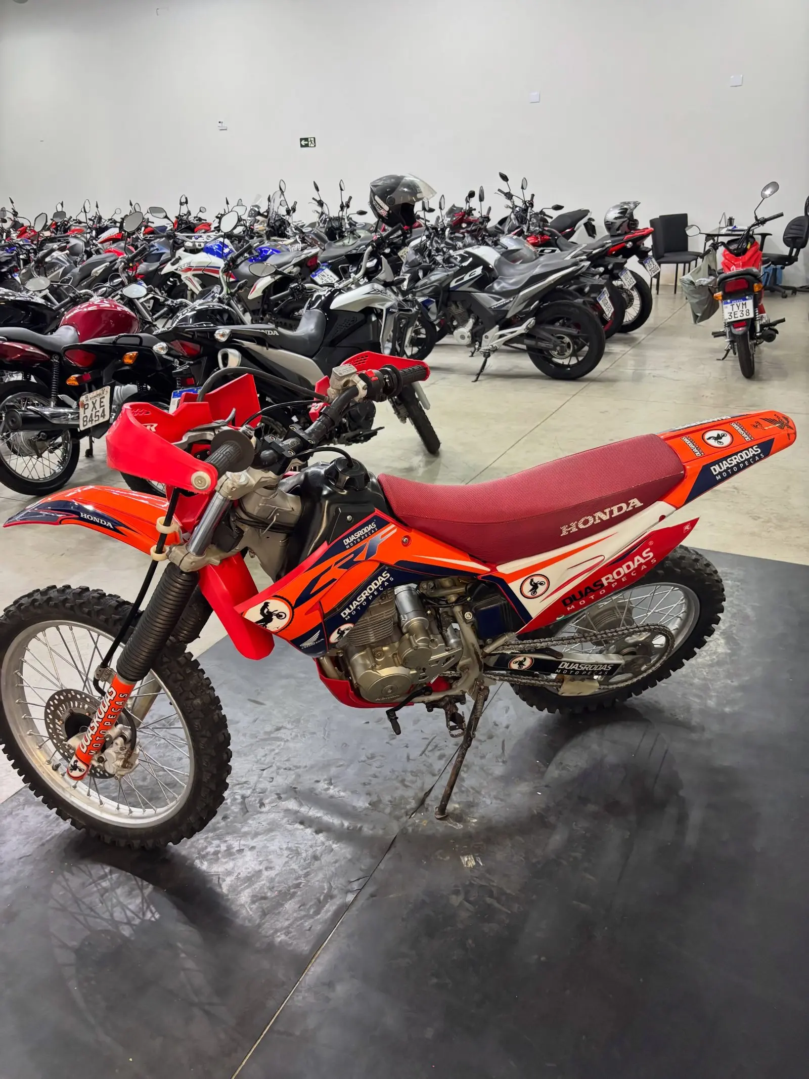 Honda CRF 230 2018 à venda, muito conservada