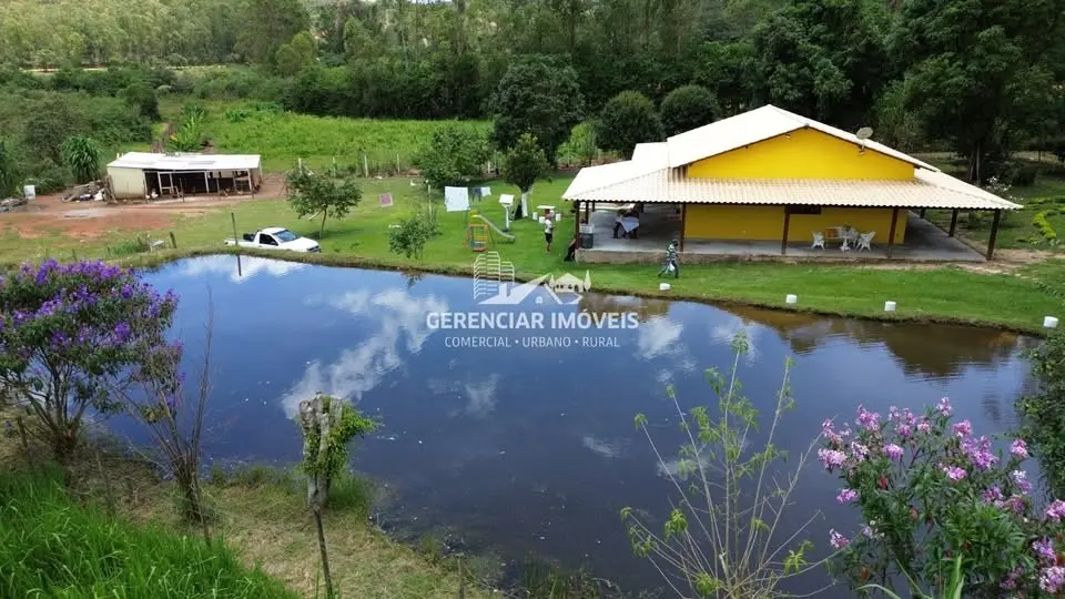 Sítio 30 mil m² com casa 4 quartos, 2 lagoas e água corrente