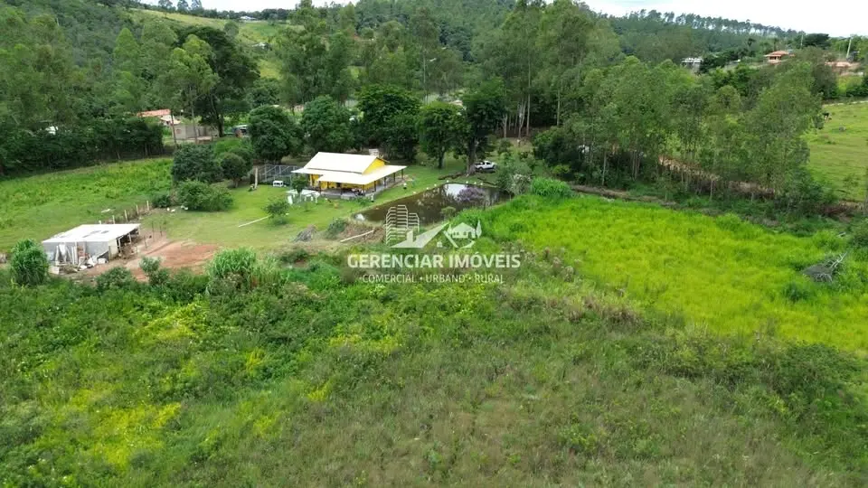 Sítio 30 mil m² com casa 4 quartos, 2 lagoas e água corrente
