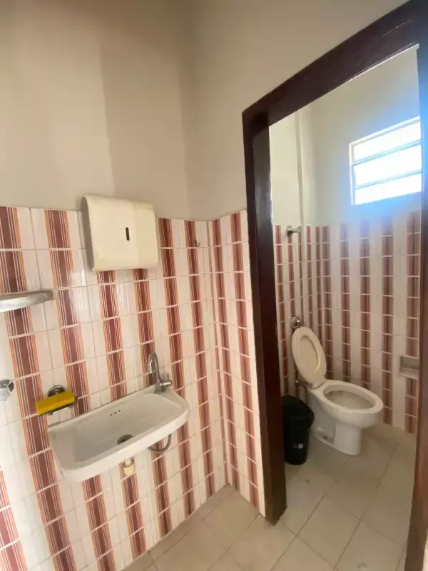 Sala comercial para alugar no Centro, com banheiro
