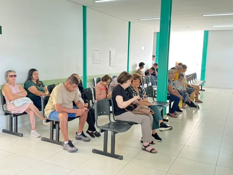 Prefeitura de Itaúna amplia acesso à saúde auditiva e garante aparelhos para 95 pacientes