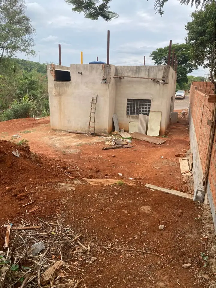 Casa à venda com 3 quartos, sendo uma suíte
