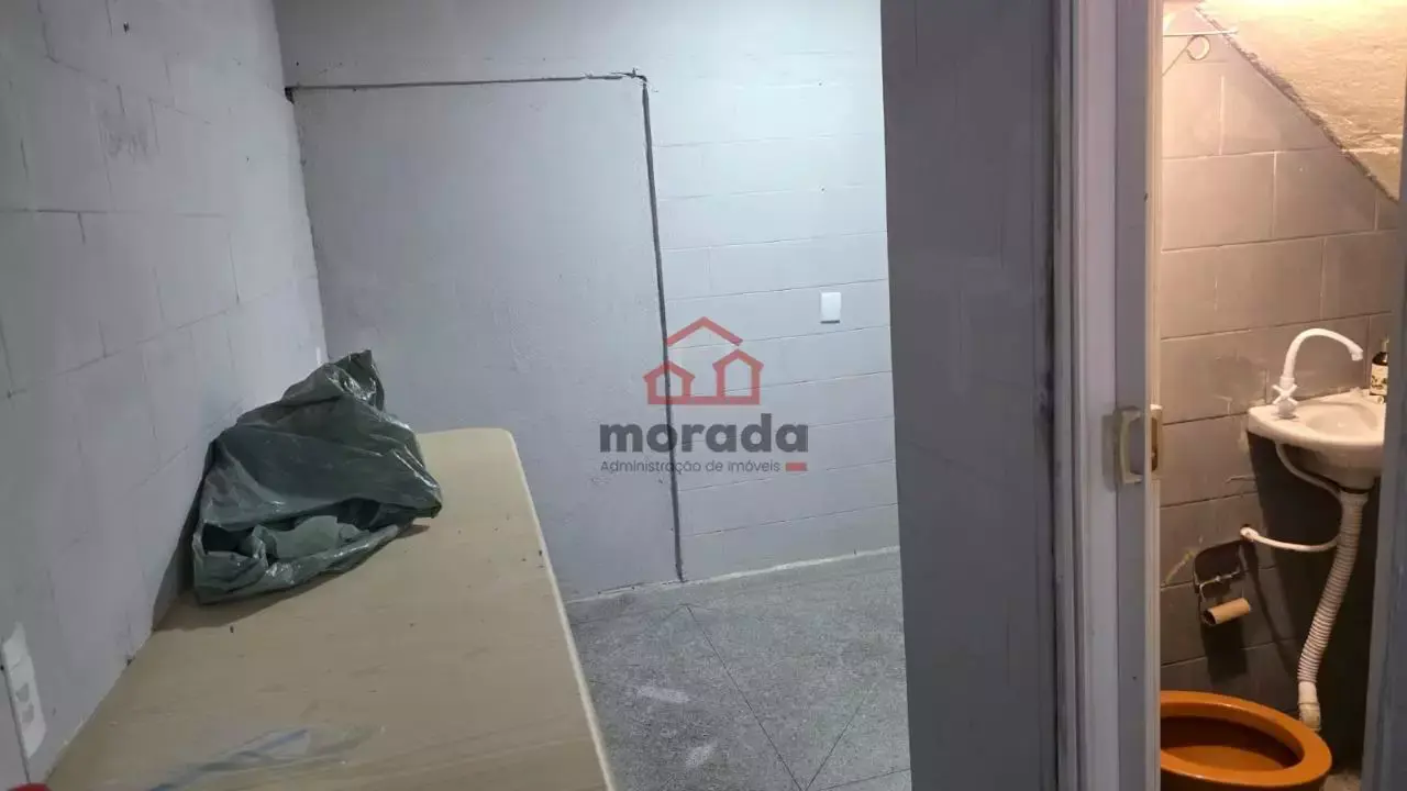Loja de 62 m² com banheiro para alugar no Irmãos Auler