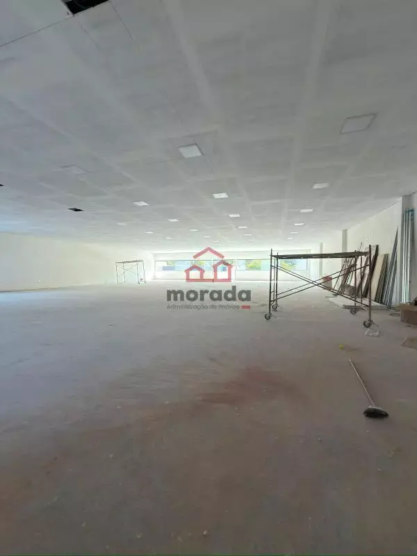 Andar corrido comercial de 640 m² para alugar na Av. JK