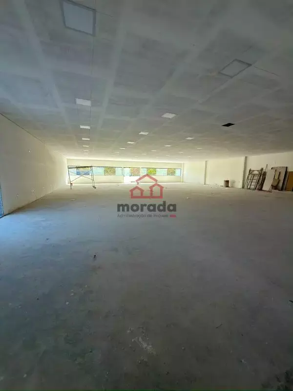 Andar corrido comercial de 640 m² para alugar na Av. JK