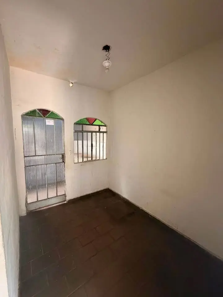 Casa de fundos 2 quartos à venda – Sagrada Família