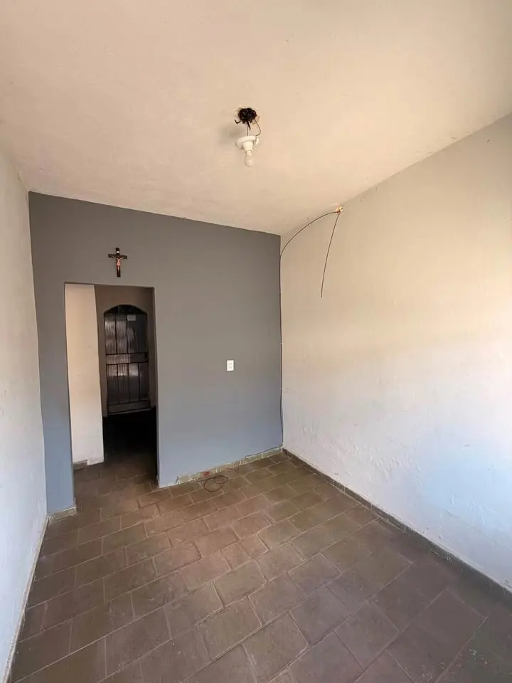 Casa de fundos 2 quartos à venda – Sagrada Família