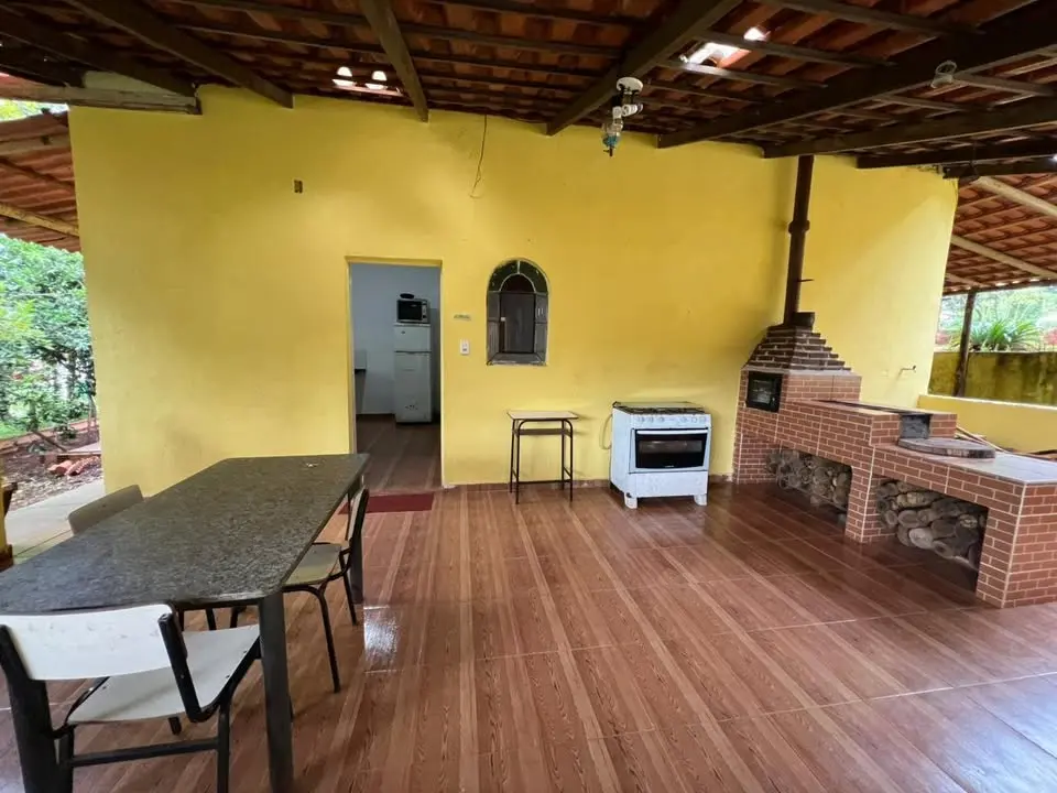 Chácara 3 quartos com campo de futebol e pomar à venda