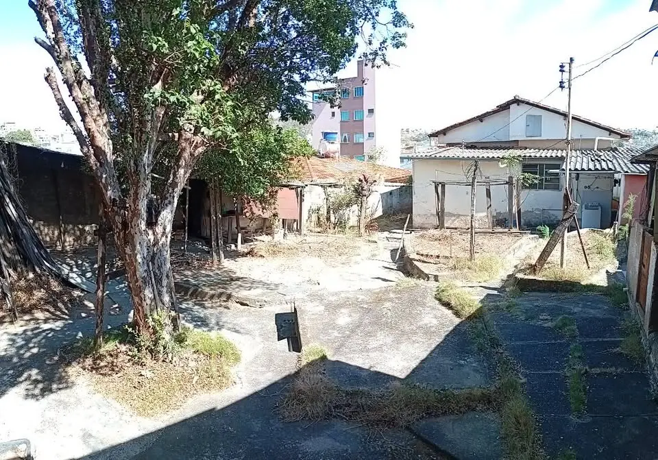 Sítio de 2 hectares à venda, com suíte e piscina com hidro