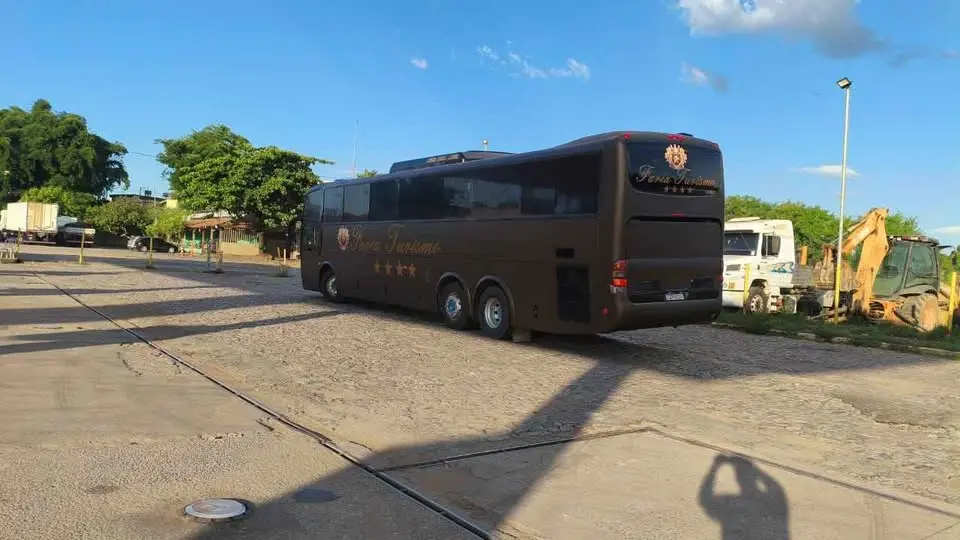 Ônibus Mercedes-Benz O400 447 – 50 lugares