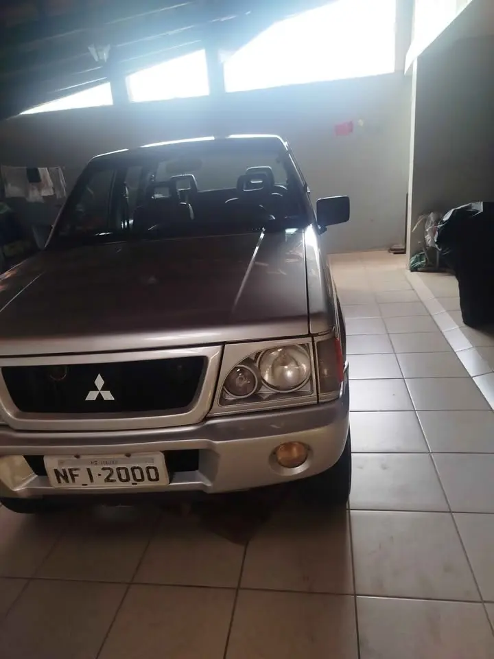 Mitsubishi L200 GL 4x4 – Pneus novos