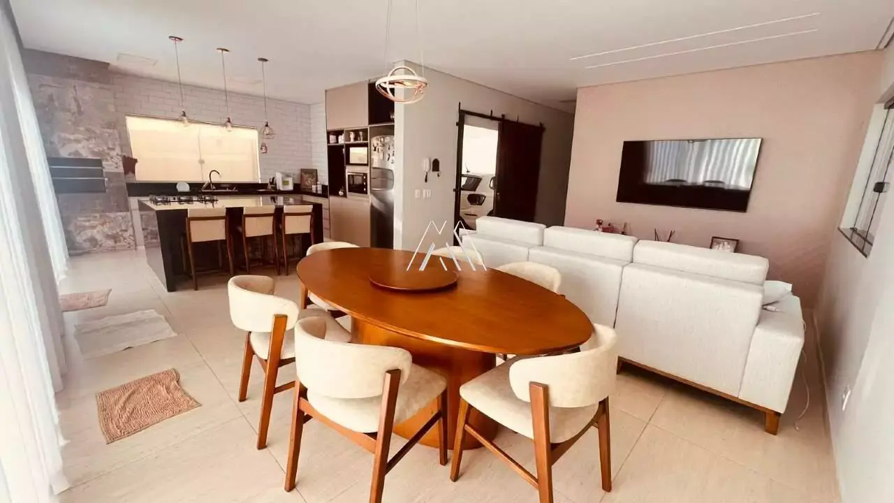 Vendo Casa com Suíte, Closet e Área Gourmet - Conforto e Segurança