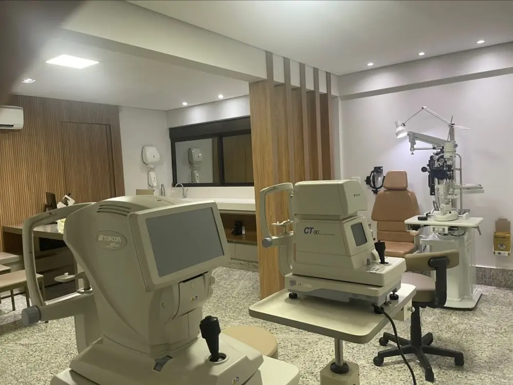 Clínica de Olhos Dr Marcelo Navarro, Oftalmologia com exames e cirurgias.