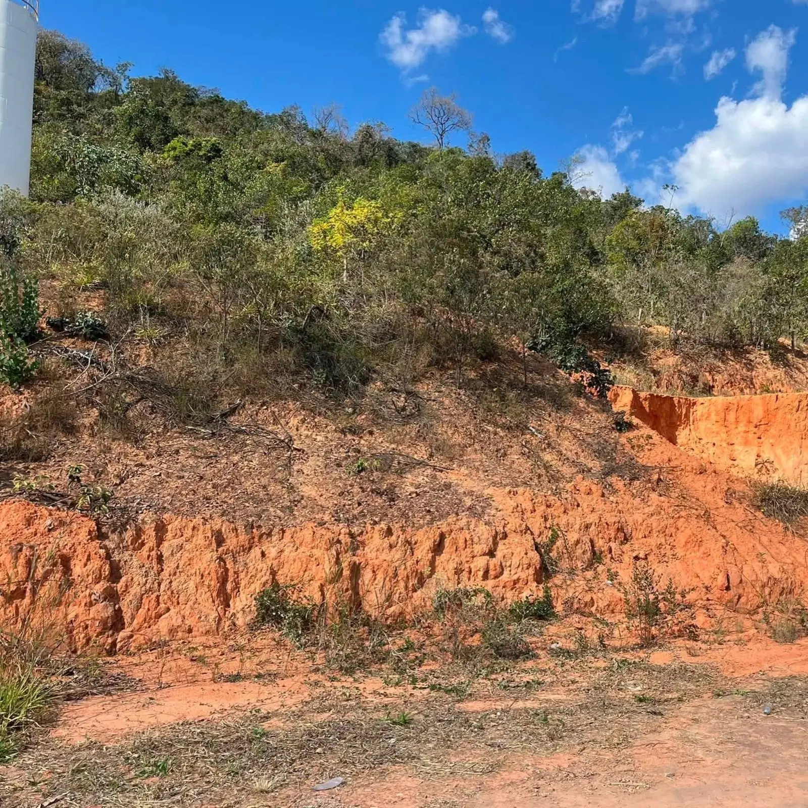 Lote de 300 m² à venda no Bairro Centenário