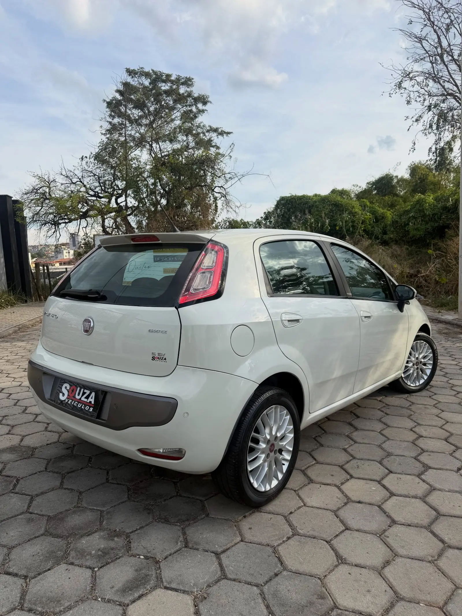 Fiat Punto Essence 1.6 2016 – 143 mil km
