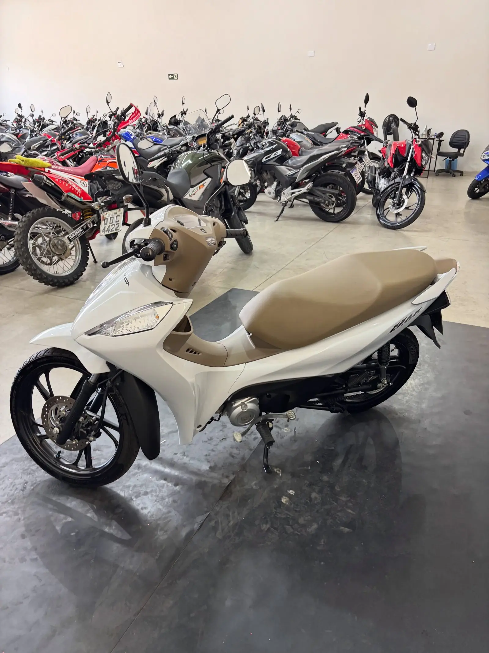 Honda Biz 125 EX 2024/2025 – apenas 3.800 km