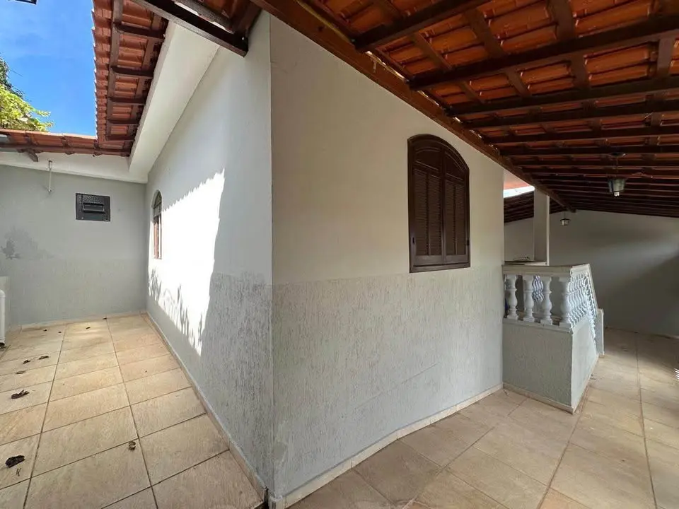 Casa para alugar no Bairro Itaunense – 3 quartos