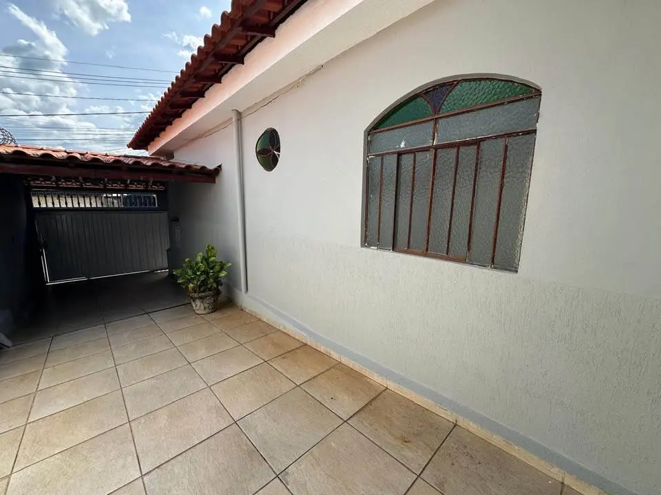 Casa para alugar no Bairro Itaunense – 3 quartos