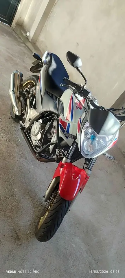 Honda CB 2015 com motor feito e pneus novos