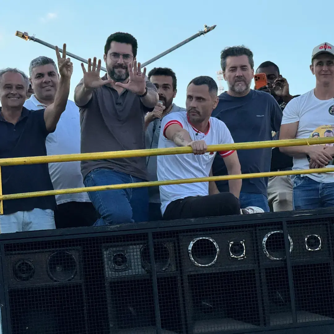 Cleitinho faz agenda de campanha em Itaúna com Mitre