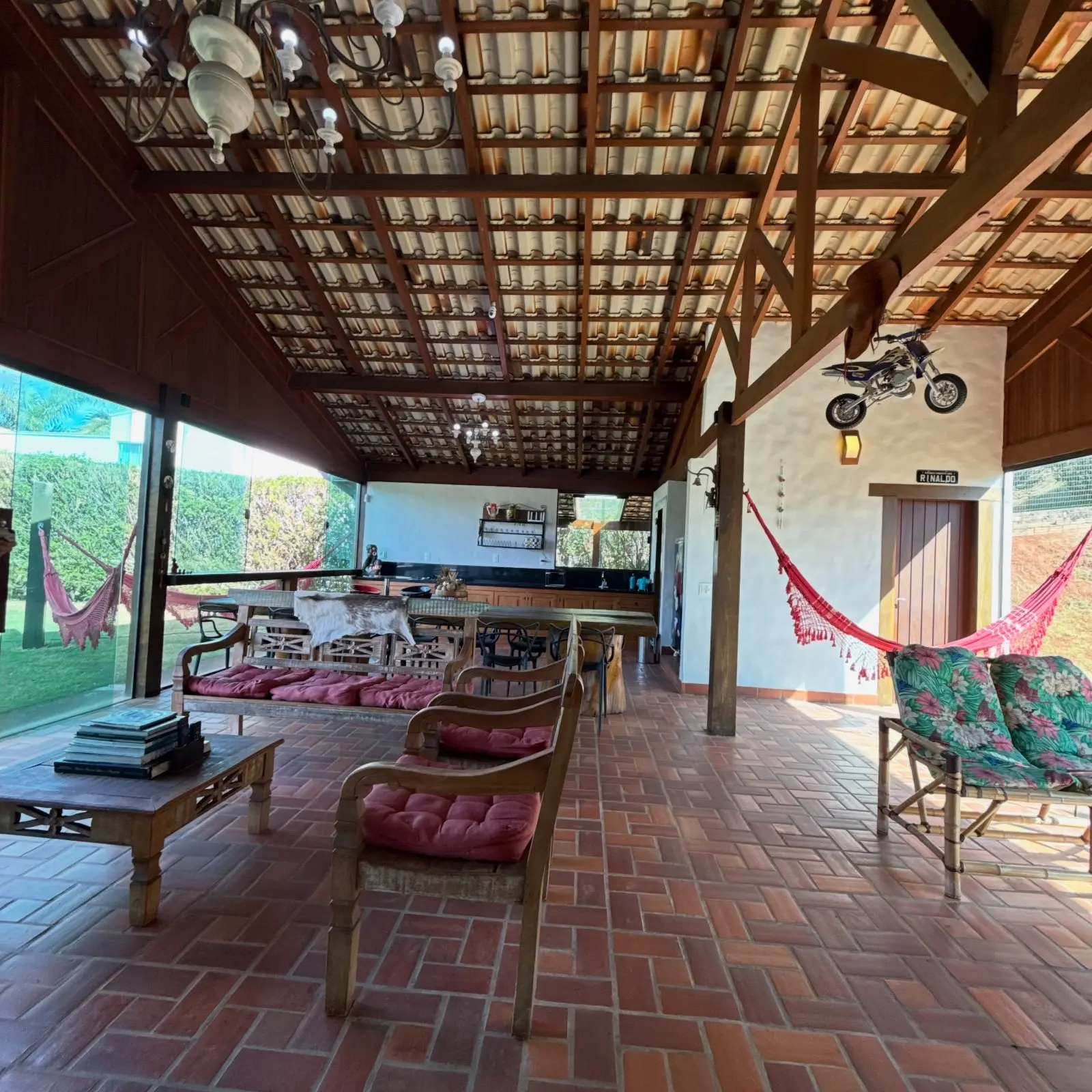 Casa rústica no Condomínio Granja Glória